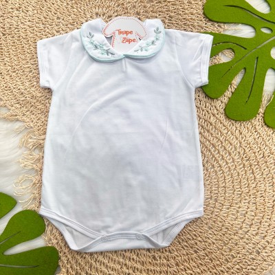 Body Branco com Gola Bordada Flores Verde Água e Planta Verde - Manga Curta